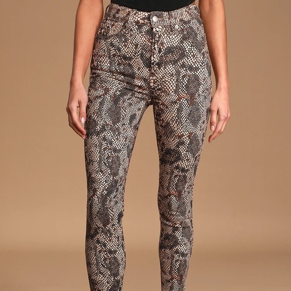 HOST β
 FREE PEOPLE Raw High-Rise 2 faced Snake Print Jean - Picture 2 of 15